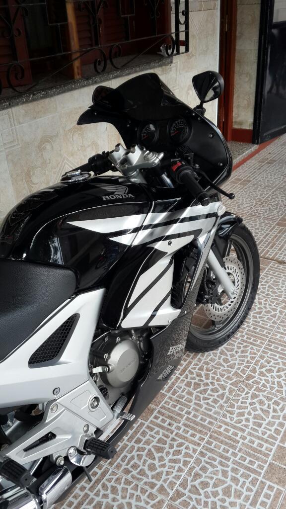 Titular Vende Honda Twister 250c 9000km