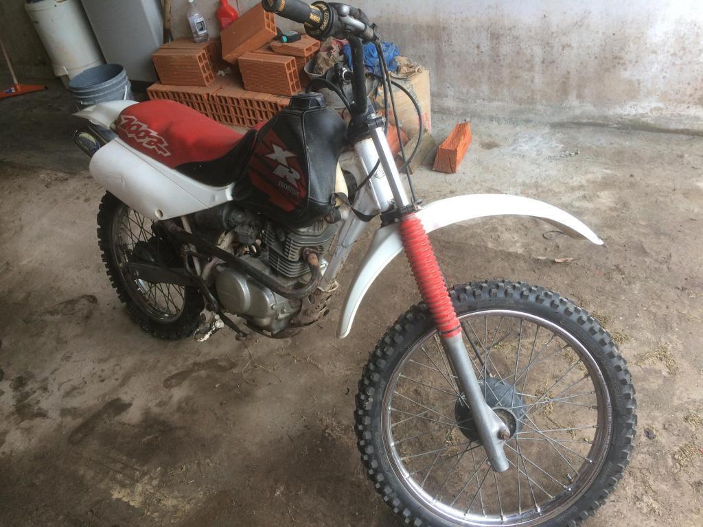 Honda xr 100 mod 98 , titular al dia !