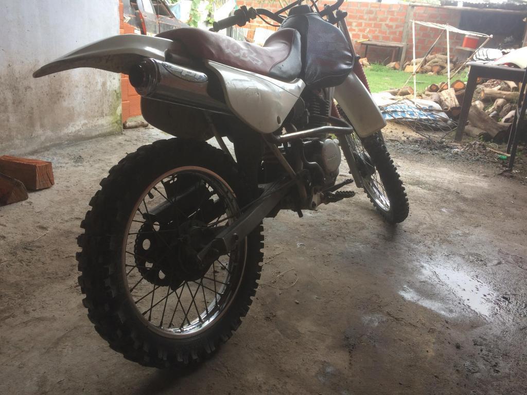 Honda xr 100 mod 98 , titular al dia !