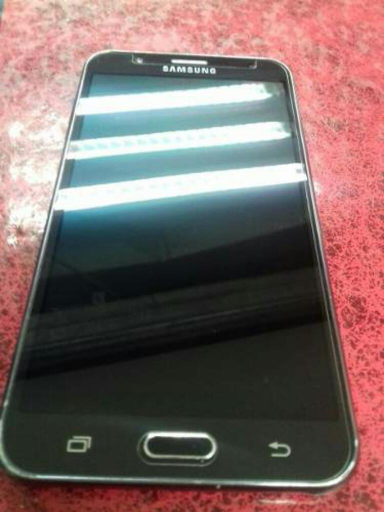 Samsung J7 Y $3000 por Moto