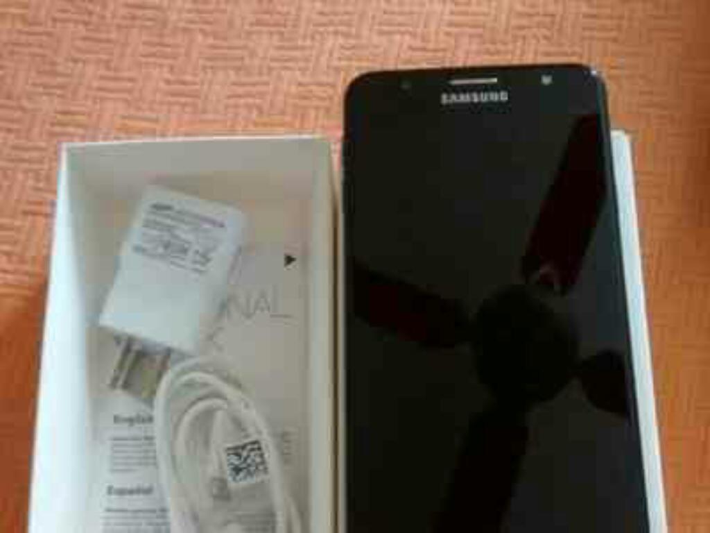 Samsung J7 Y $3000 por Moto