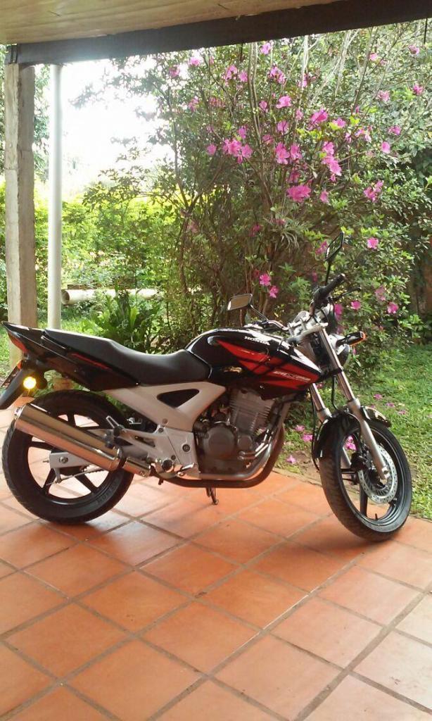 Honda twister 250 cc