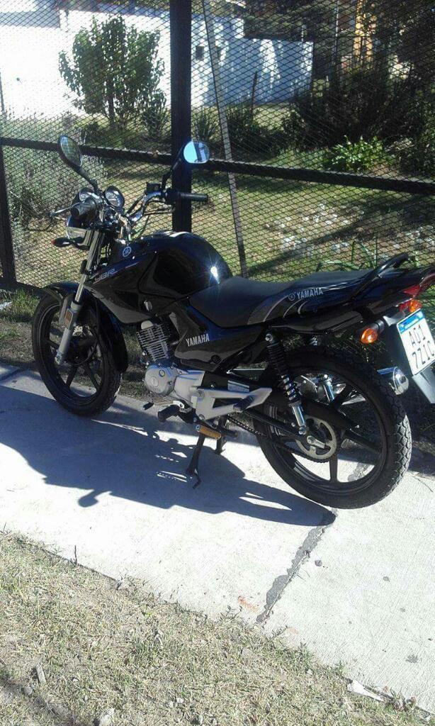 Vendo Moto Yamaha 125 Año 2016 Km 3800