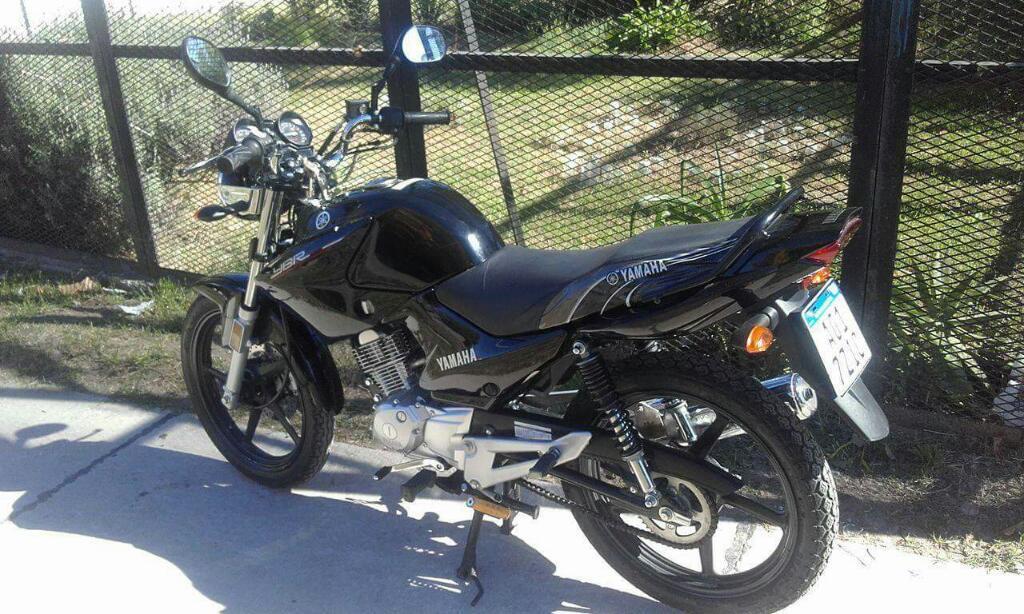 Vendo Moto Yamaha 125 Año 2016 Km 3800