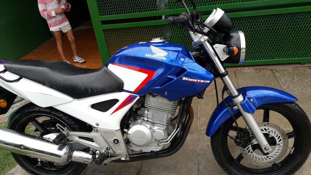 Vendo Una Honda Twister 250 Modelo 2015