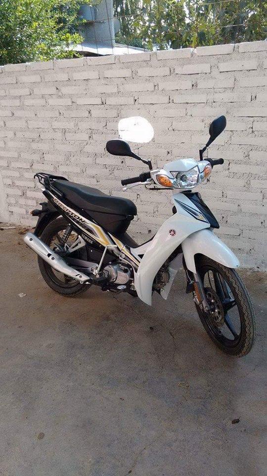 se vende yamaha crypton como nueva, todos los papeles, titular al dia