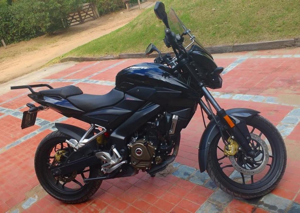 VENDO BAJAJ ROUSER 200 NS