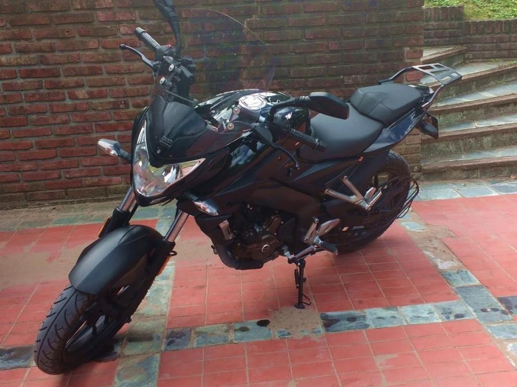 VENDO BAJAJ ROUSER 200 NS