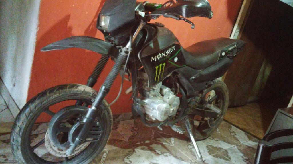 Vendo Moto Ya. Estilo Motard