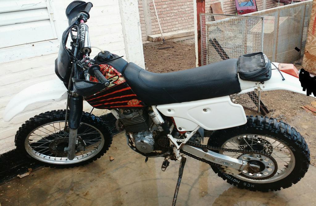 Moto xr 250 motor recién hecho con poco uso modelo 1994