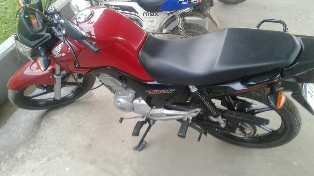 Vendo New Titan 2017 Unico Dueño