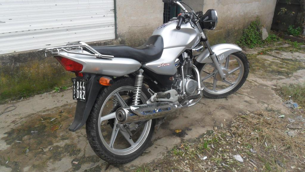 Honda strom md 2008 motor nuevo muy linda .tomo 110 y diferencia ami favor ?