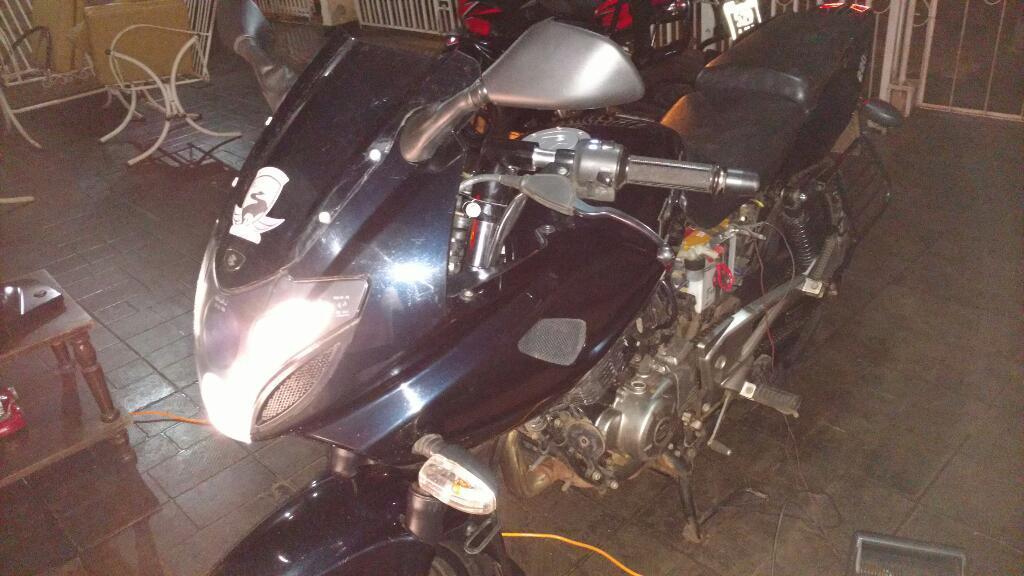 Vendo Rouser 220 F Modelo 2012