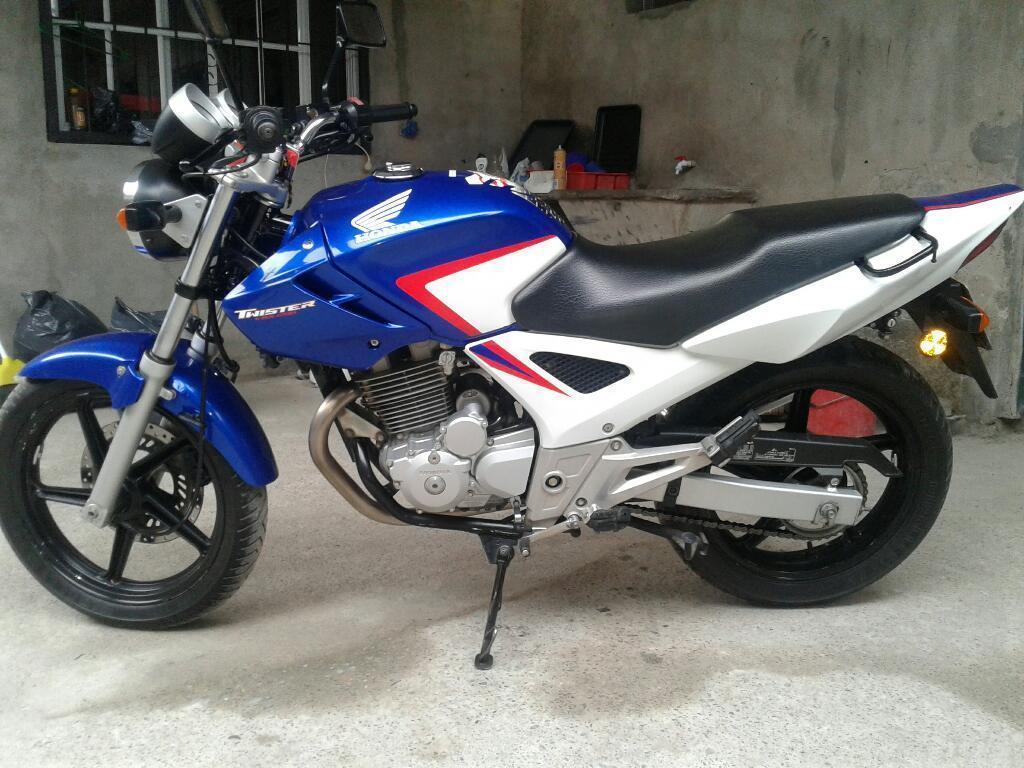 Vendo Honda Twister Impecable!!!!! 2014