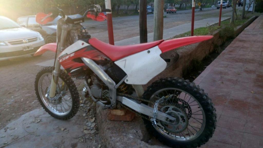 Honda CR 125 1999 $75000. Arranca en la primera patada, Un caño