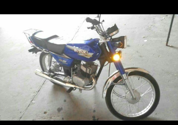 Vendo moto Suzuki ax100