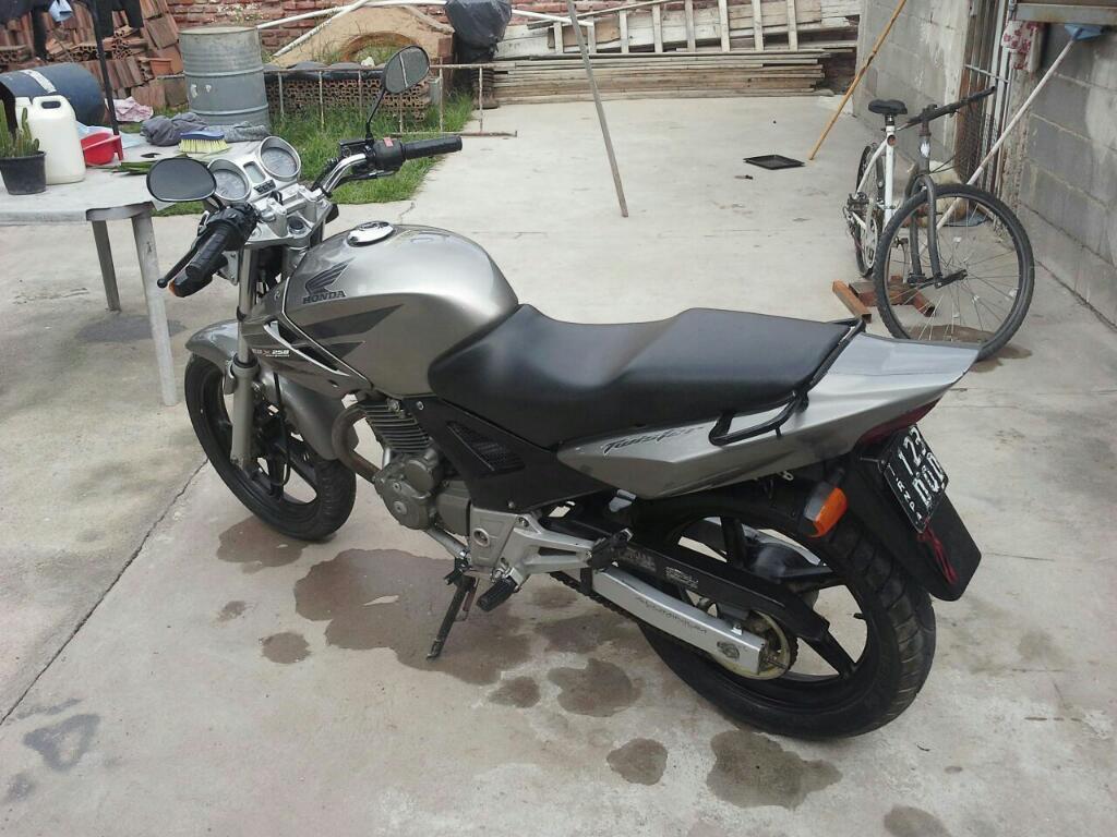 Vendo Honda Twister 250