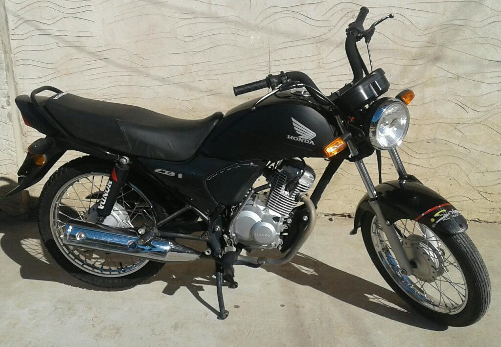 Honda Cb1 Año 2014 Impecable Estado