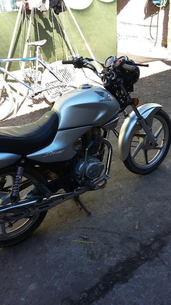 Vendo Moto Honda Storm 2010
