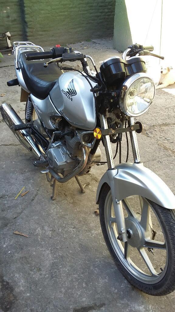 Vendo Moto Honda Storm 2010