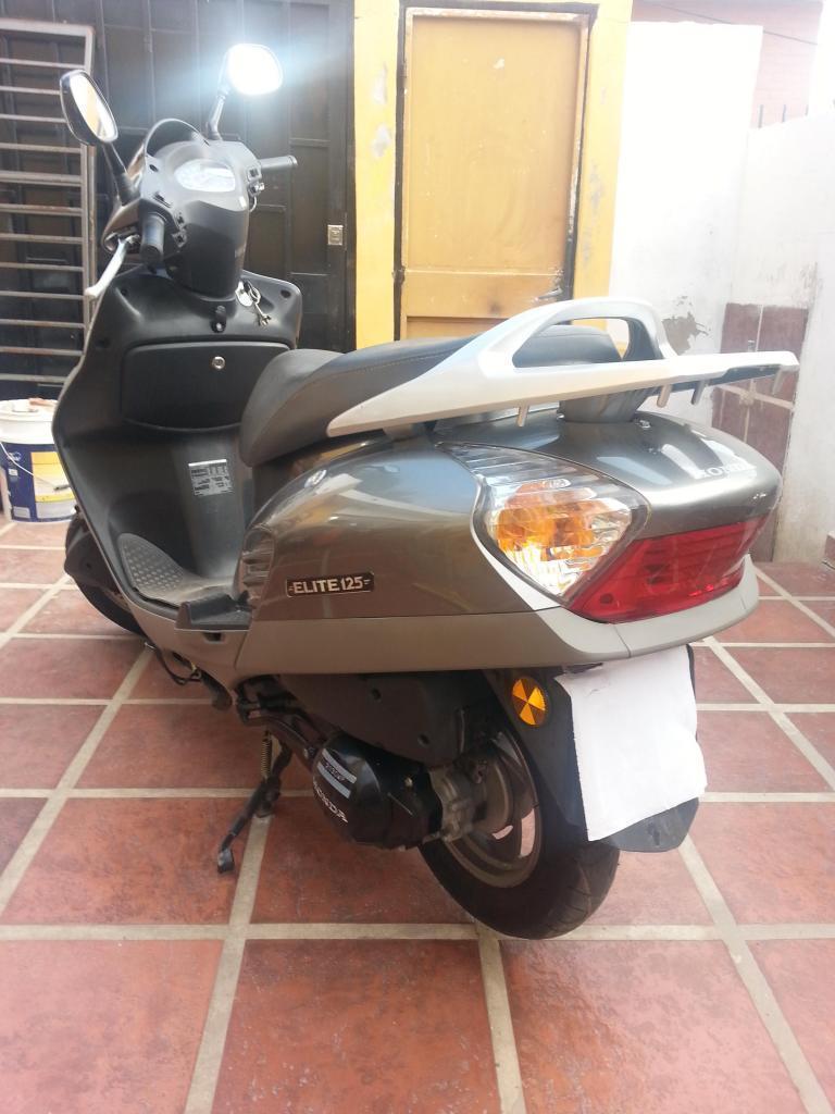 HONDA ELITE Modelo 2011 Impecable