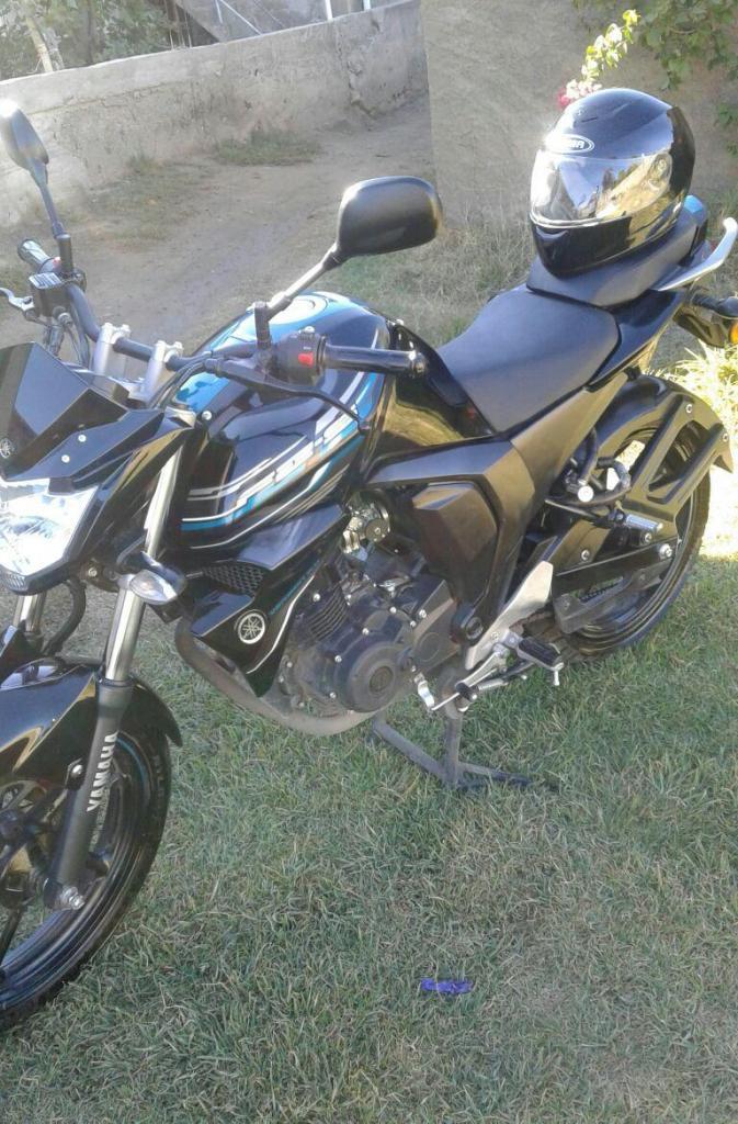 Permuto moto yamaha fz inyeccion 4500 km nueva, por auto clio modelo 2013 o wolksvagen, pago diferencia