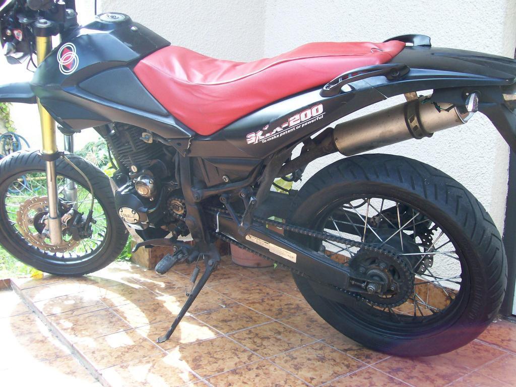 GILERA SMX 200 MOTARD AÑO 2011