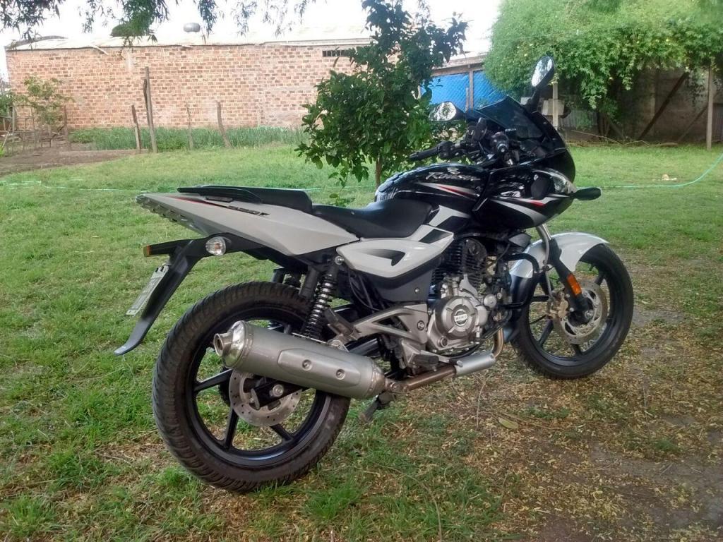 Bajaj Rouser 220 2016, 11.000 kilómetros. . Buen estado. 3435405776