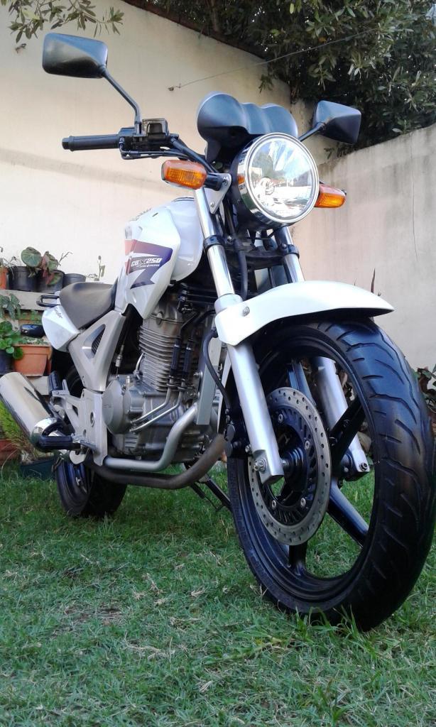 Honda CBX 250 Twister 2013. Muy buen estado