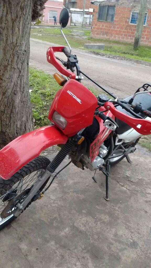 Vendo Moto Motomel 200