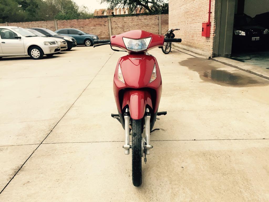 VENDO hermosa honda biz 125 mod. 2015