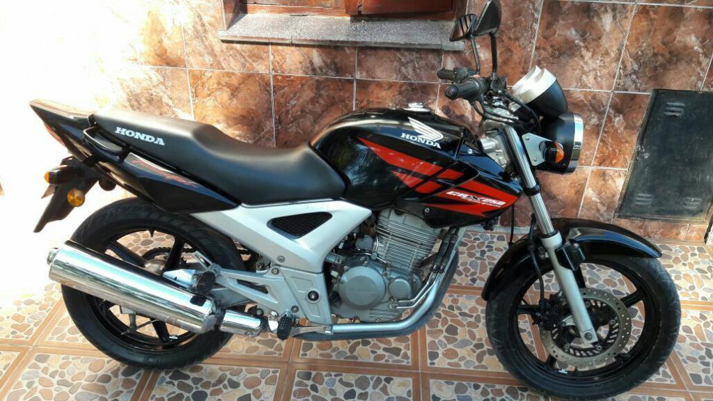 Vendo Honda Twister 2013 impecable