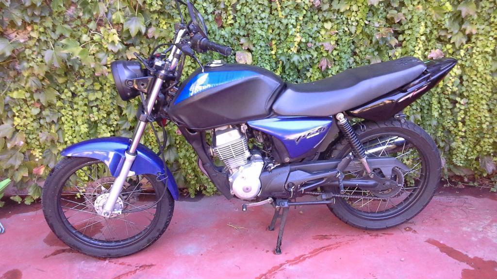 Honda cg titan 2012 $ 24900 titulo cedula 08 y verificacion policial 1568892430