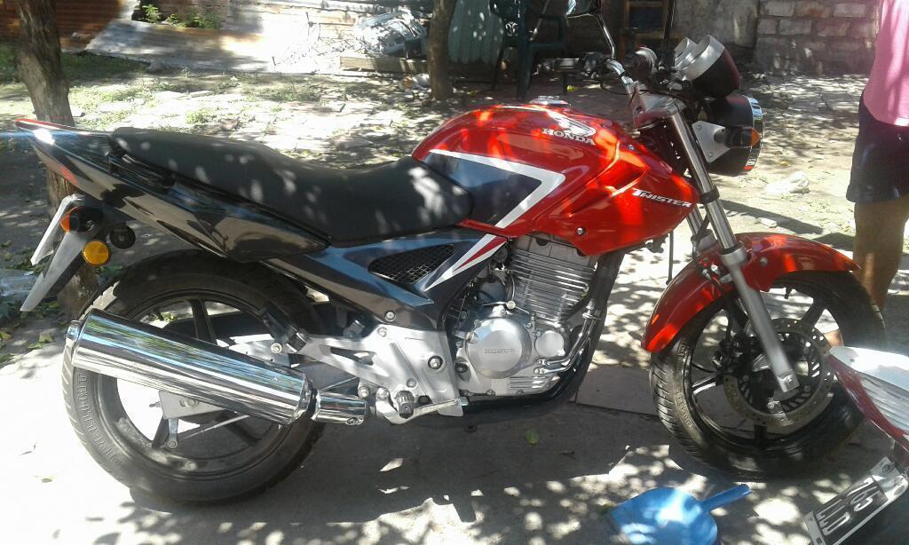 Vendo Honda Twitter 250/15