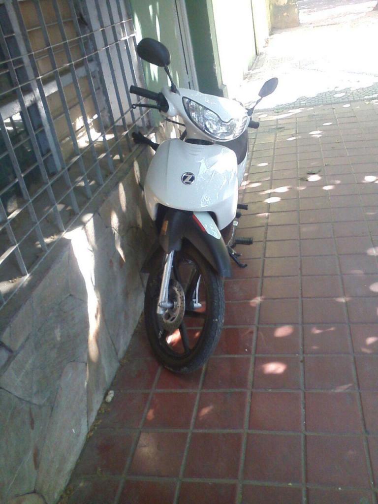 VENDO URGENTE 10 MIL NEGOCIABLE 2015 TITULAR BUEN ESTADO POCOS KILOMETROS 2616468493 DIEGO WATSAP 2615012747