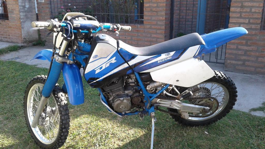 Moto suzuki DR 250