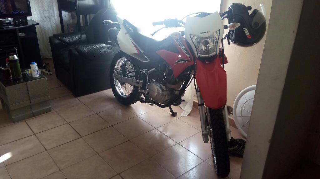 Vendo Moto Honda Xr150 con Km5.900