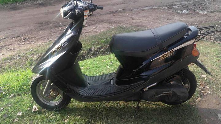 vendo scooter YAMAHA AXIS modelo 93 color negro 18000 kms