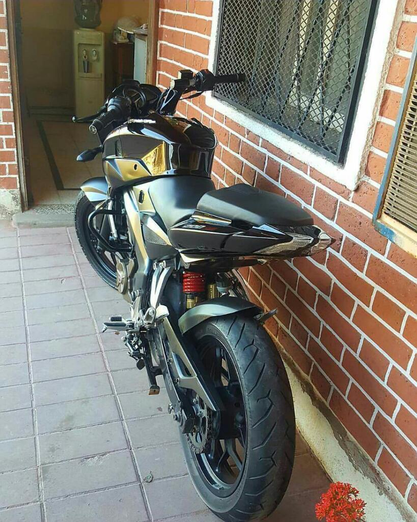 Vendo O Permuto por Honda Biz 125 2016 en Adelante Y Plata Rouser Ns 200 2015 Impecable