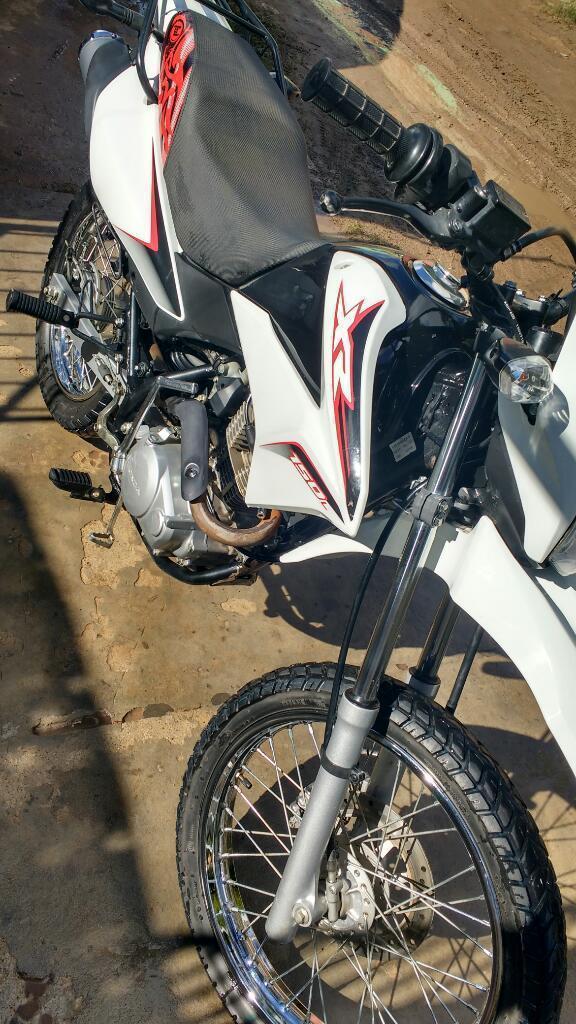 Vendo Moto Xr150 en Buen Estado