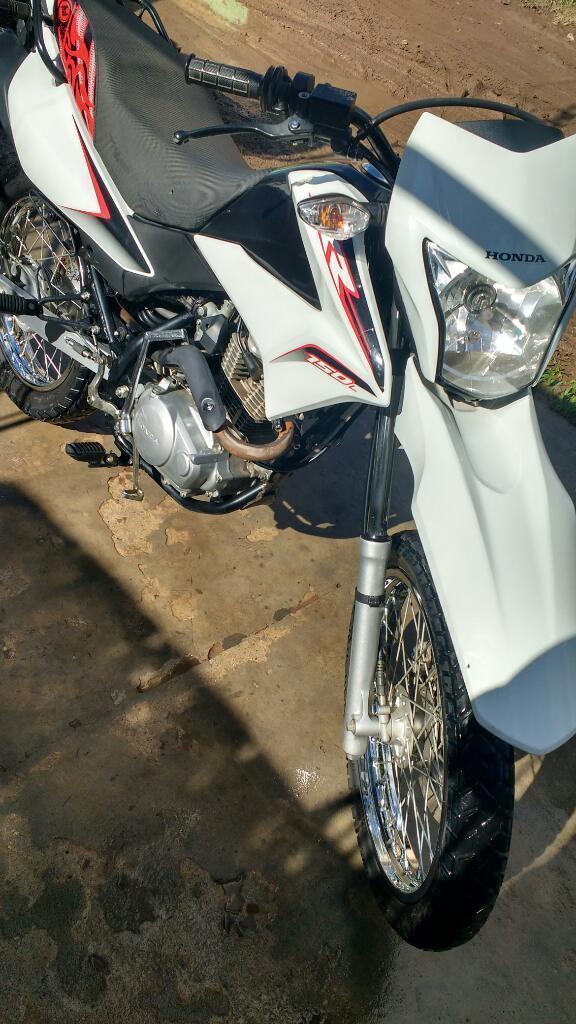 Vendo Moto Xr150 en Buen Estado