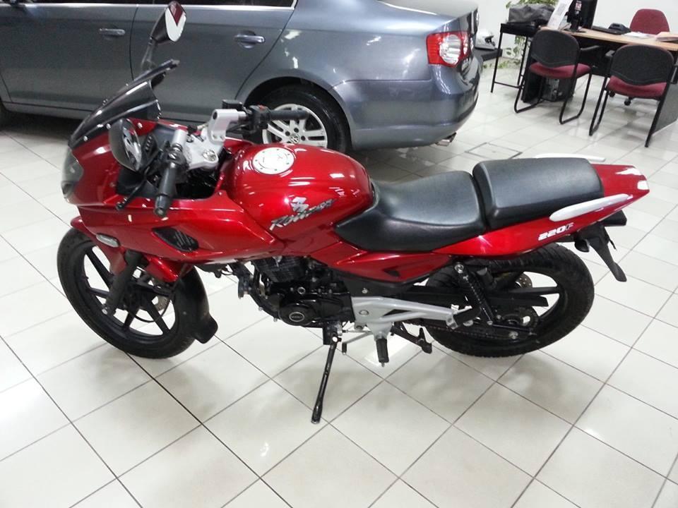 VENDO BAJAJ ROUSER 220F