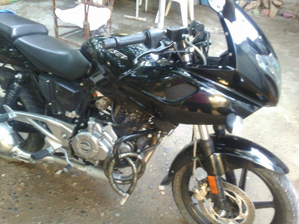 Moto Rouser Bajaj220