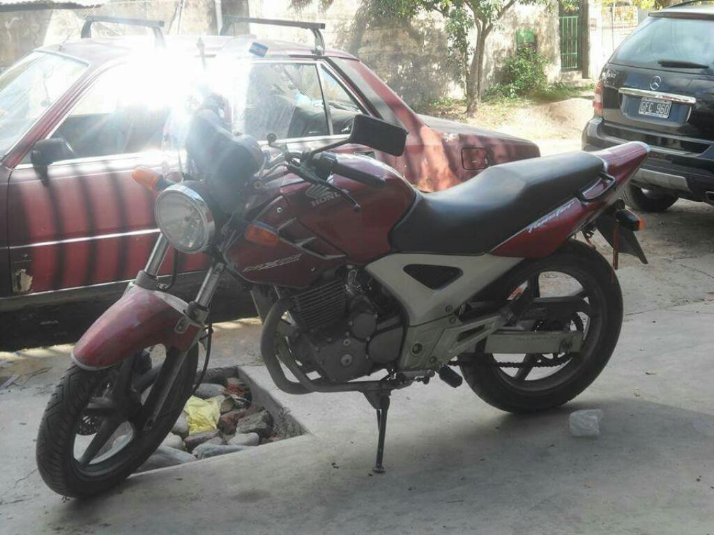 Vendo Honda Twister 250 Modelo 2006