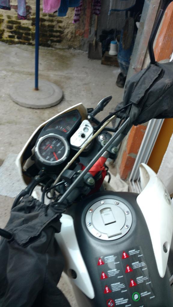 Vendo Moto Y Permuto por Auto de Mi Inte