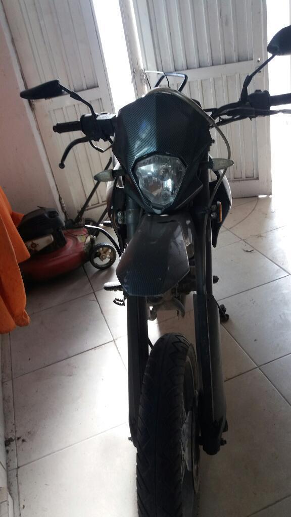 Vendo Motard 200 2011 8000 Km