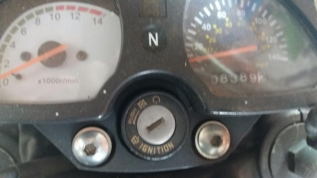 Vendo Motard 200 2011 8000 Km