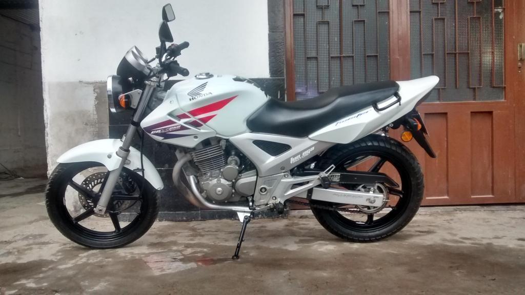 Honda Twister 2013 IMPECABLE!!