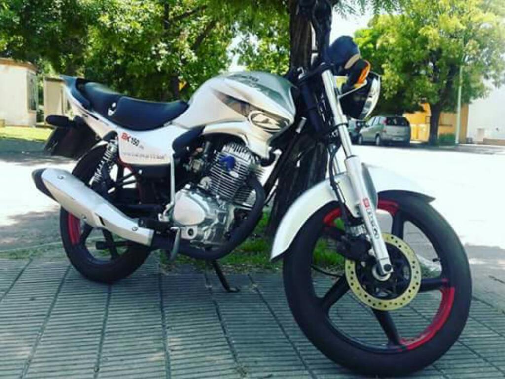 Que Autito Hay por Esta Moto Beta 2016