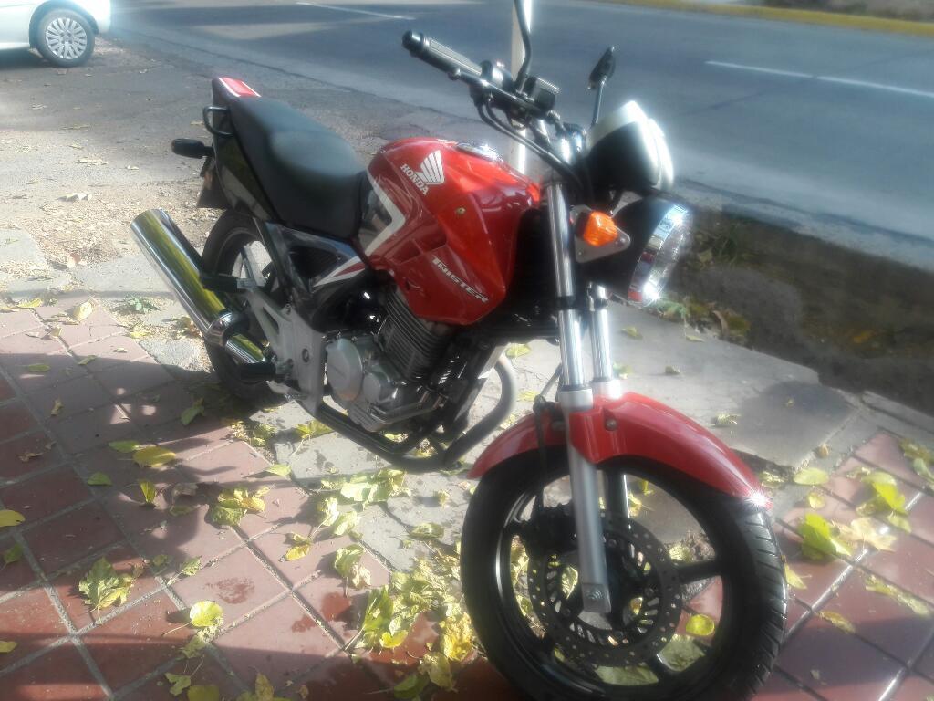 Vendo Honda Twister Año 2015